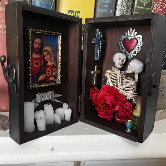 The Crypt Of Romeo and Juliet Diorama Box